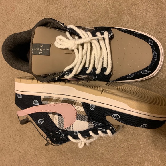 Nike Low Dunk SB Size: Men11 - Picture 2 of 10